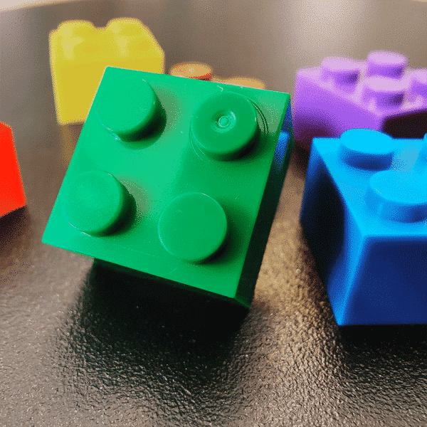 Lego bouwstenen met een magneetje voor magneetbord of als koelkastmagneet