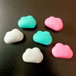 Koelkastmagneet Wolkjes 6 stuks 2 Koelkastmagneten met de vorm van een wolk in de kleuren wit, blauw en roze