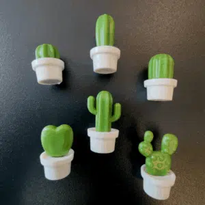 Koelkastmagneetjes Cactus in pot (Neodymium) 4 een groep koelkastmagneten van kleine cactussen in witte potten