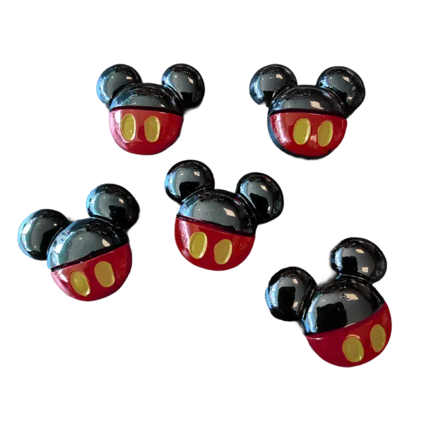 een groep Mickey Mouse hoofdjes als koelkastmagneetjes