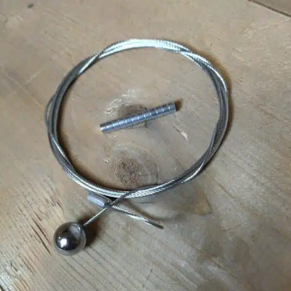 Magnetisch fotokoord met 10 gratis magneetjes voor het handig rangschikken en presenteren van je foto's.