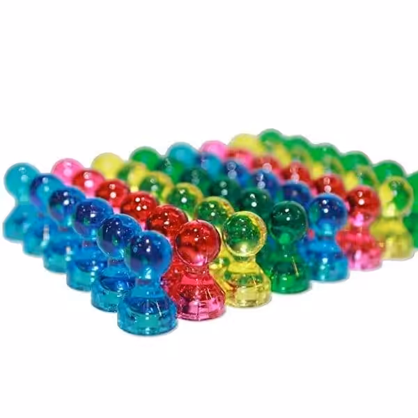 Verzameling van Pushpin magneetjes in veel kleuren