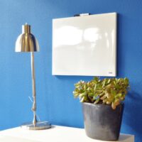 White board zonder rand 40 x 50 cm 7 Strak whiteboard zonder rand is opgehangen aan de muur