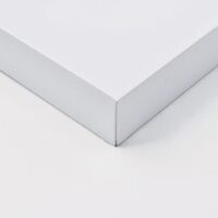White board zonder rand 40 x 50 cm 3 Voorbeeld van de strakke rand waarmee een modern whiteboard is afgewerkt.
