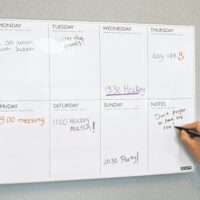 Een beschreven whiteboard met whitebord markers