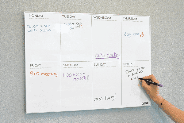 Een beschreven whiteboard met whitebord markers