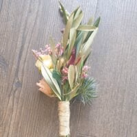 Corsage met weggewerkte corsagemagneet