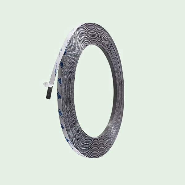 Magneetband met matchende polen en 10mm breed op een volle rol