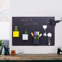 Magneetbord en magnetisch krijtbord in hetzelfde bord zwart wit of beige