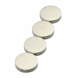 Kracht magneten voor whiteboard of magneetbord (zilver) 2 Vier krachtmagneten op een rij voor gebruik op een whiteboard of magneetbord
