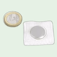 Naaimagneet geseald in een siliconen hoesje om in kleiding of stof te naaien