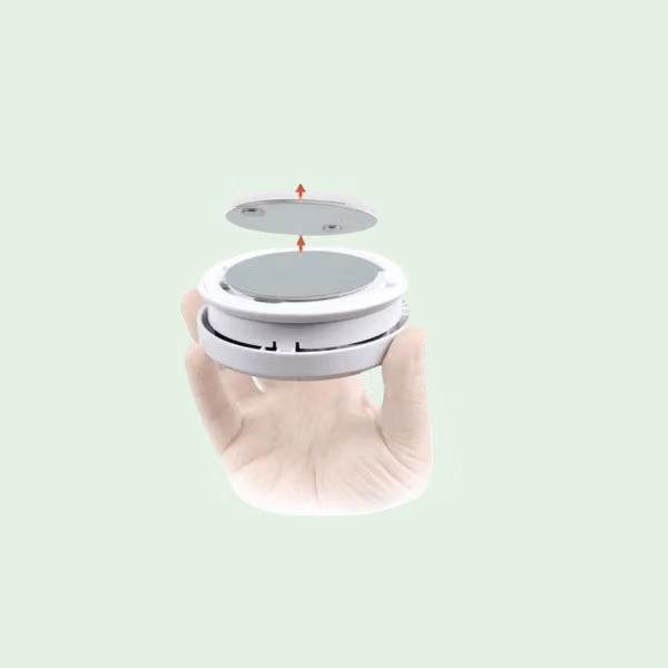 Roomelder magneet voor bevestiging van je rookmelders in huis op de daarvoor geschikte plaatsen.