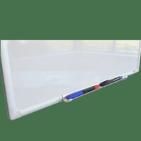 Magnetisch whiteboard 60 x 90 cm 3 Magnetisch whiteboard met een legplank voor whiteboard attributen en accessoires