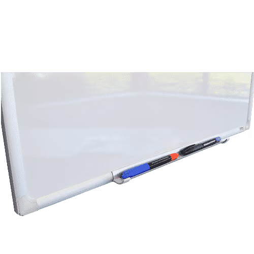 Magnetisch whiteboard met een legplank voor whiteboard attributen en accessoires