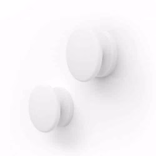 Twee witte ronde zeer sterke magneethaken van het merk KalaMitica