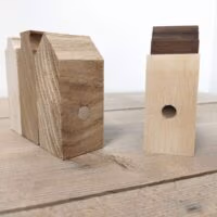 Zes houten Hollandse huisjes (handgemaakt en met magneten) 4 De magneet die in de Hollandse Huisjes zijn vastgezet om elkaar te kunnen raken met hun magnetisch veld