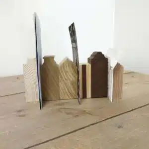 Handgemaakte Hollandse huisjes die met een magneet aan elkaar vastgezet kunnen worden