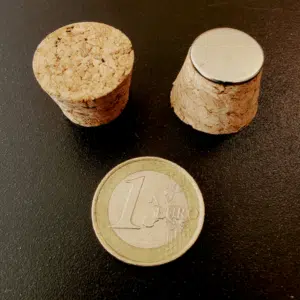 Kurkmagneetjes met sterke magneet 5 Kurken doppen waar een magneet op is geplakt