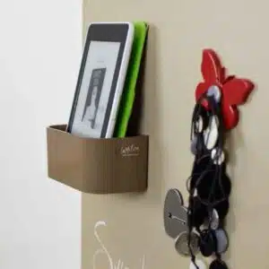 Magnetisch bakje langwerpig 12cm van KalaMitica - meerdere kleuren 3 Magnetisch bakje 12 cm met zeer sterke magneet met veel draagkracht op een beige magneetbord