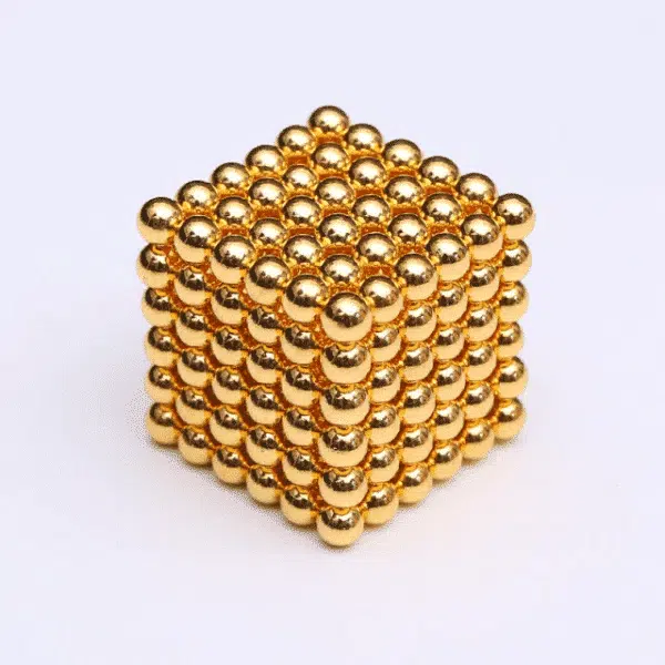 Met gouden magneetballetjes van 5mm gebouwd blokje