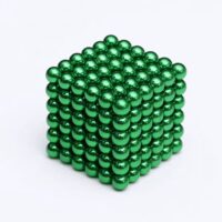 Blokje gebouwd met Neocube magneetballetjes in groene kleur
