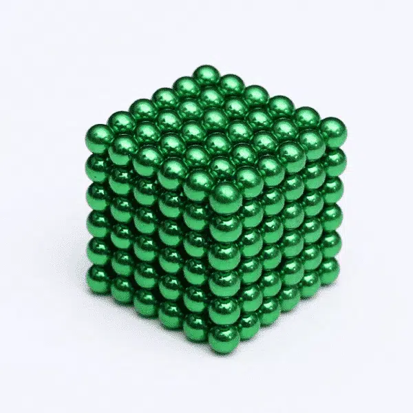 Blokje gebouwd met Neocube magneetballetjes in groene kleur
