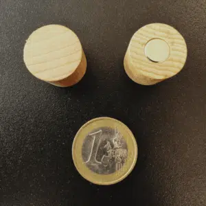 Houten magneet cilinder (4 stuks) 4 Houten magneet cilinder (4 stuks) detail