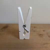 Magneet knijper blank en wit (99x20mm) 3 Magneet knijper wit 99x20mm e1733331134152