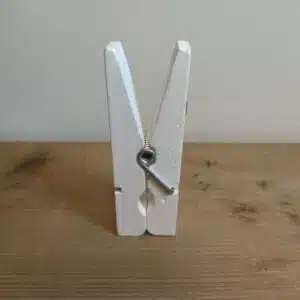 Magneet knijper blank en wit (99x20mm) 3 Magneet knijper wit 99x20mm e1733331134152