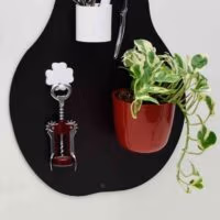 Magnetische ronde (planten) pot 10cm - meerdere kleuren 3 Magneetbord met de vorm van een peer die is versierd met magnetische potten en een magnetische haak in klavertje vier vorm