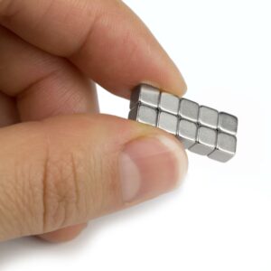 Magneetblok 4 mm (N35) Zilver en Goud (Houdkracht 460 gram) 4 Vierkante blokmagneetjes 4 mm