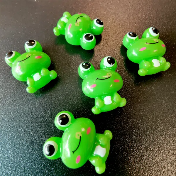 Groene kikkers koelkastmagneten met lachende gezichtjes