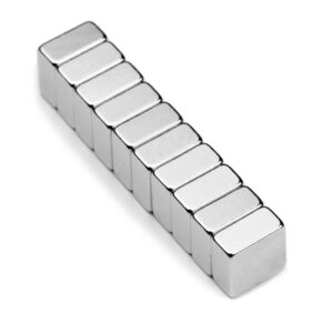 Blokmagneet 8 x 8 x 4 mm (N45) Houdkracht 1,5 kg. 3 Magneetblokken 8 x 8 x 4 mm