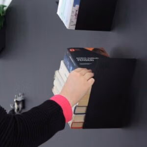 Magnetische plank (L-vorm) in wit of zwart 7 Magnetische plank zwart is ideaal als boekenplank op magneetborden