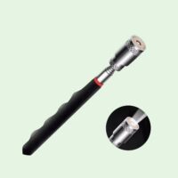 Telescoop magneet met lampje en houdkracht tot wel 4,5 kilo. Lengte circa 80 centimeter