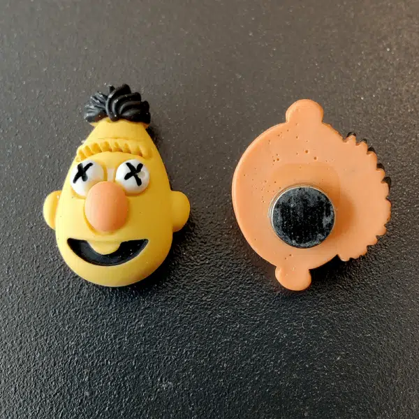 Koelkastmagneet van het hoofd van Bert (van Ernie uit Sesamstraat)