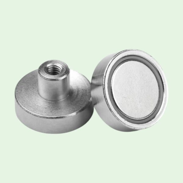 Onderzijde van een potmagneet met een draadbus van 20 mm