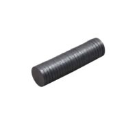 Schijfmagneet Ferriet 20 x 3 mm (Trekkracht ca. 400 gram) 3 Stapeltje gemaakt van ferriet schijfmagneten maat 20x3mm