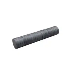 Stapeltje gemaakt van ferriet schijfmagneten maat 25x5mm e1733311537947