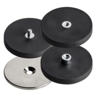 Een aantal magneten met rubber coating