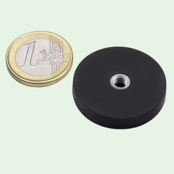 Zwarte rubbermagneet met een schroefgat