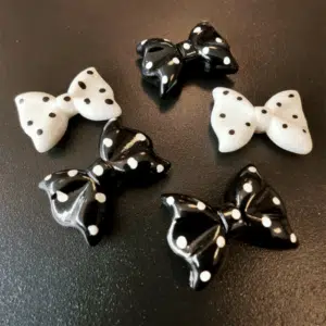 Koelkastmagneten Strikjes Zwart en Wit (5 stuks) 2 Koelkastmagneetjes strikjes zwart en wit