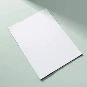 Magneetfolie PVC glanzend wit A4-vel 2 Magneetvel wit op A4 formaat op een lichtgrijze ondergrond