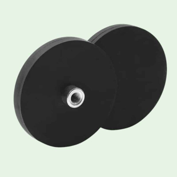 Twee rubberen magneten die aan de onderzijde aan elkaar hechten