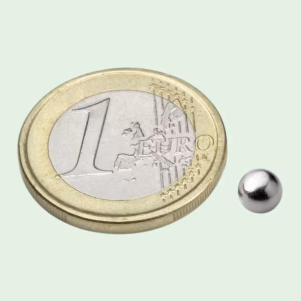 Kogelmagneetje naast euromunt voor inschatten maatvoering