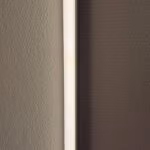 Gemonteerde strip die vastzit met magneten op de muur MagneetjesWinkel.nl – MagneetjesWinkel