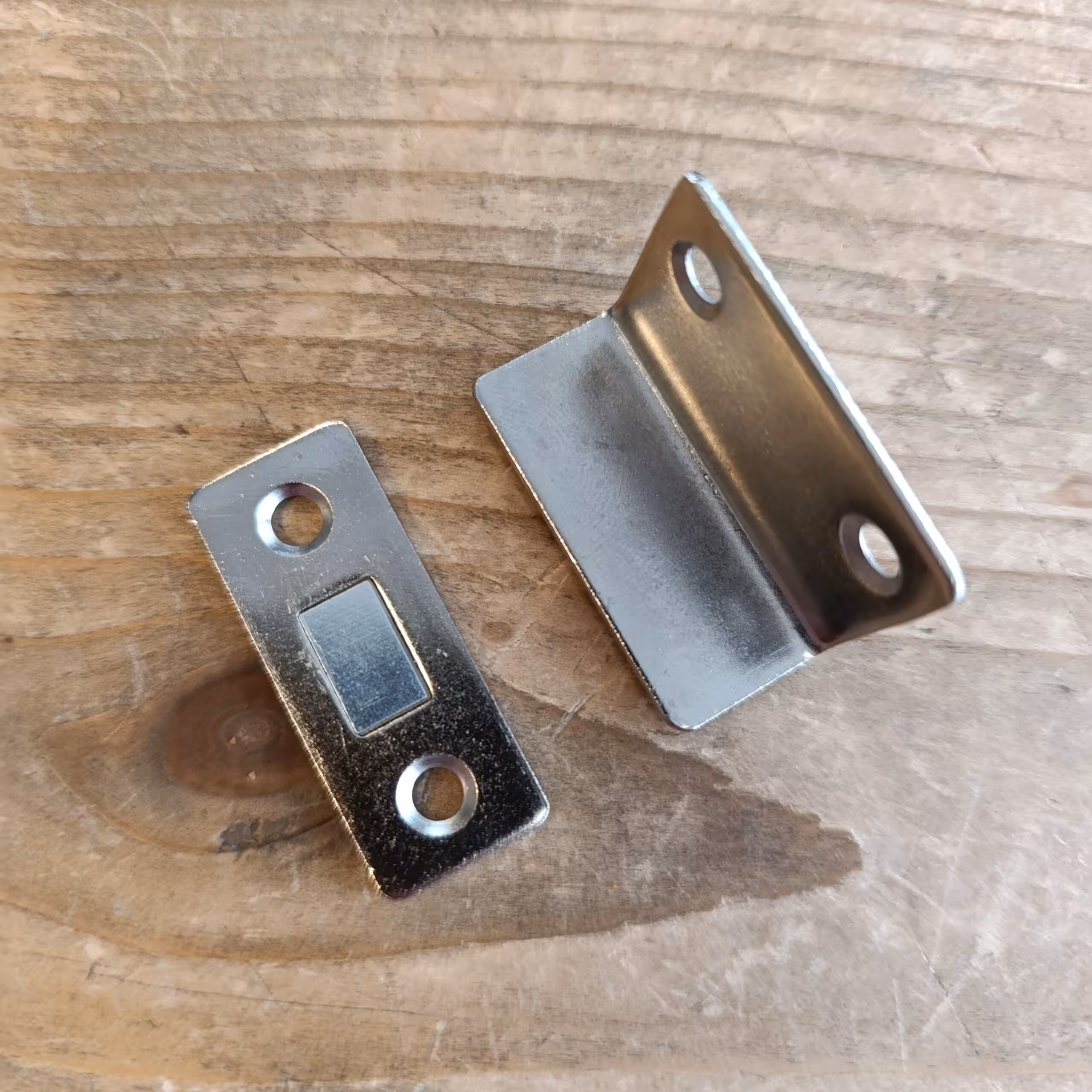 Metalen magneetsluiting met hoekbeugel – MagneetjesWinkel