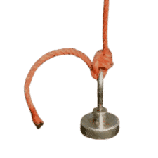 Vismagneet om te magneetvissen aan een oranje touw