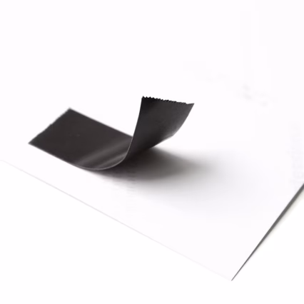 magneet plakband is handig voor het ophangen van tekeningen en kaartjes op een metalen ondergrond